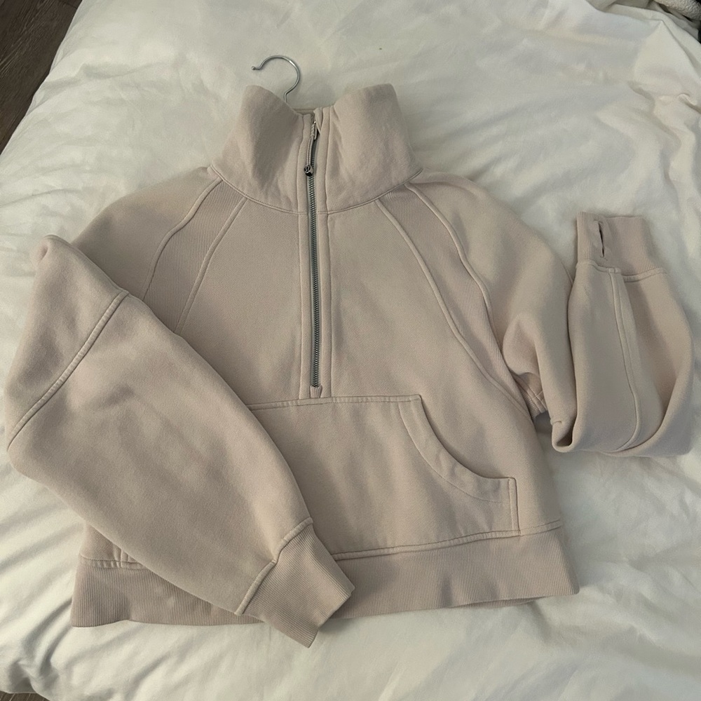 lululemon white opal scuba funnel neck XS/S